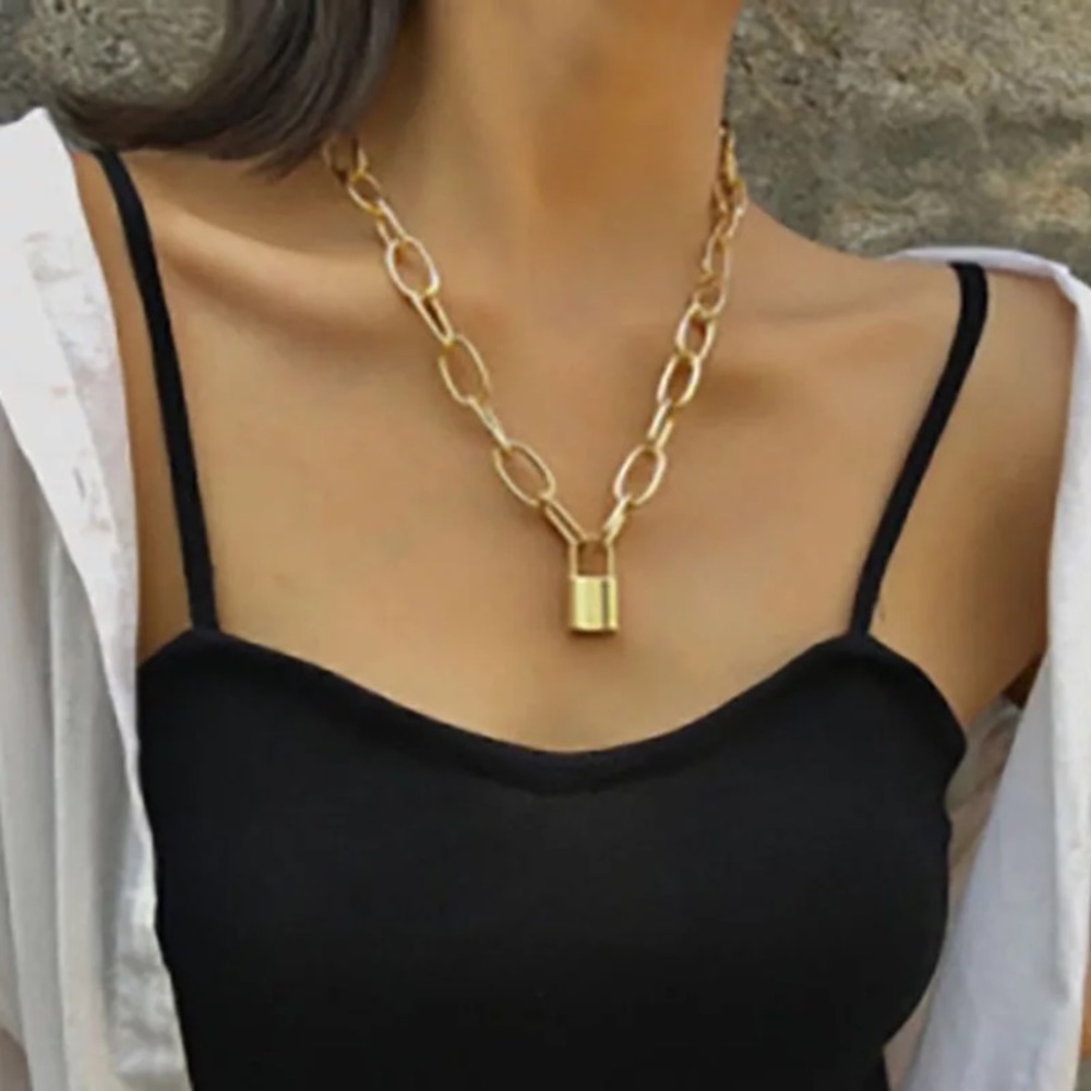 Golden lock chain necklace - Picture 2 of 5